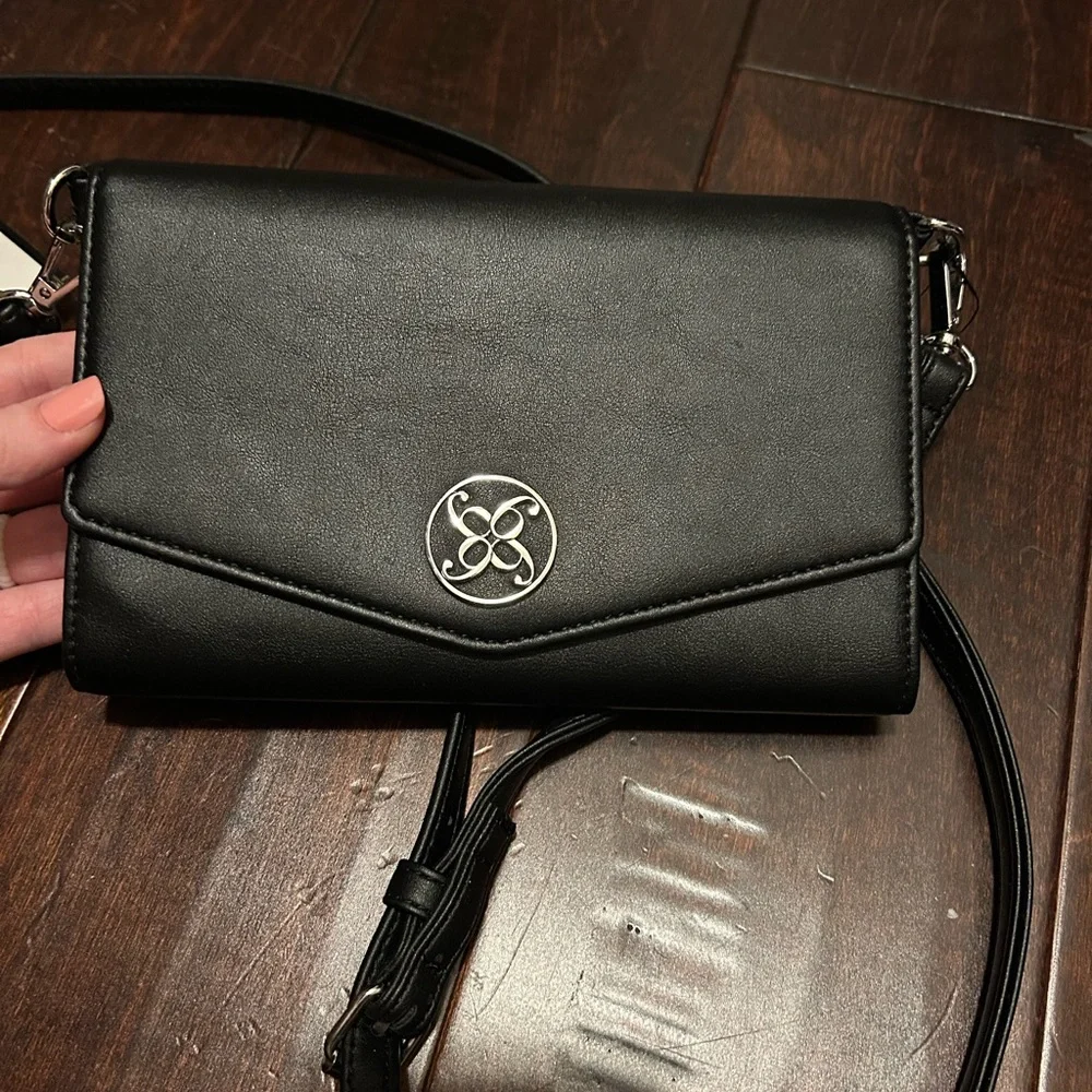NWT Elegant Black Shoulder Bag - Picture 3 of 8